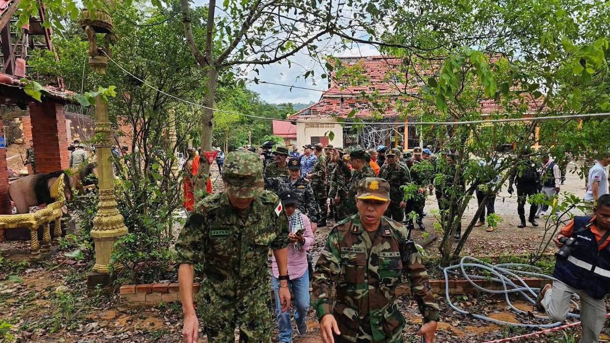 The delegation of the Military Attaché Corps Phnom Penh (MACPP) visits the Banteay Ampil district in Oddar Meanchey province to assess the situation in the conflict-torn area and the displacement camps following the ceasefire agreement between Cambodia and Thailand.

The