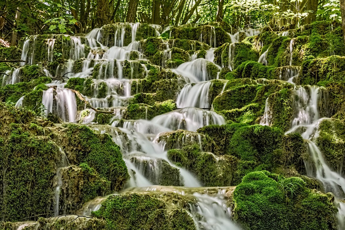 The waterfalls of the Stara Planina Mountain represent a favorite destination for many adventurers and nature lovers, precisely because of their timeless beauty.
Experience the roar of the Stara Planina waterfalls.
📷 Andrej Nihil