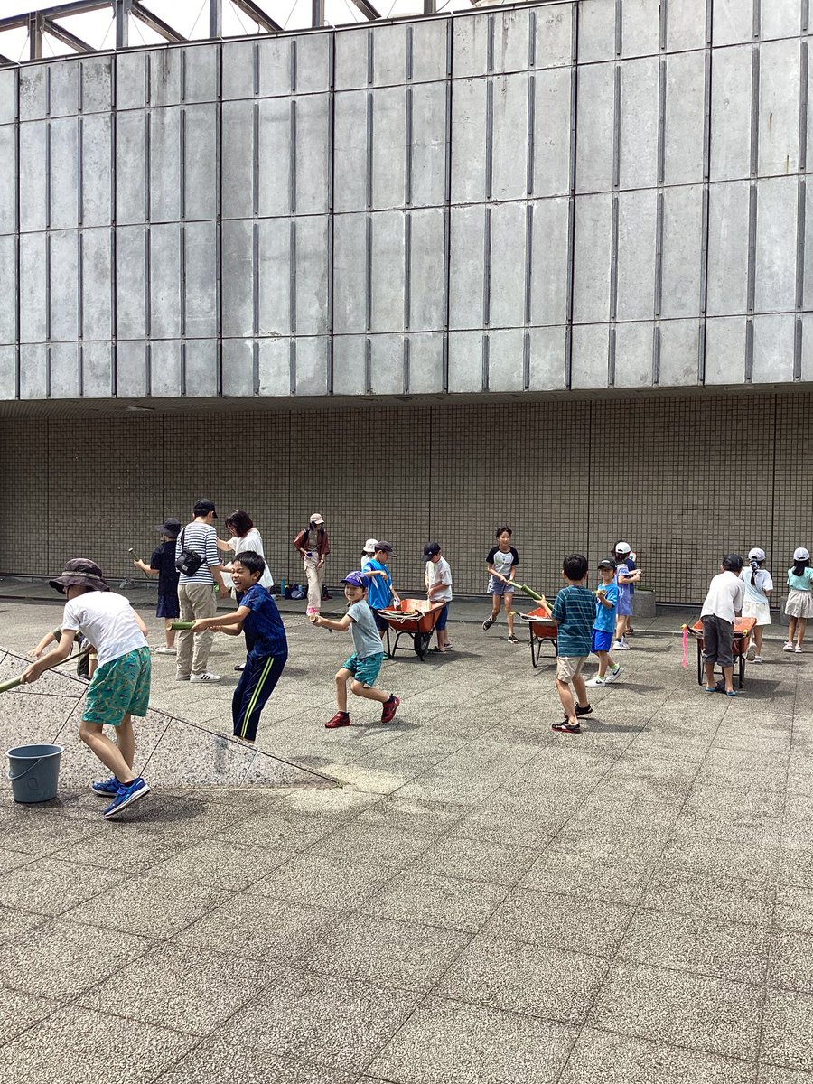 8月9日（土）にカルチャー教室「水鉄砲つくり」が開催されました。
各々で竹に穴を空けて丹精込めて丁寧に作れました。
竹製の水鉄砲を作ったのは初めての体験だったのではないでしょうか。
皆さんお疲れ様でした‼️
#横浜国際プール #カルチャー教室 #水鉄砲