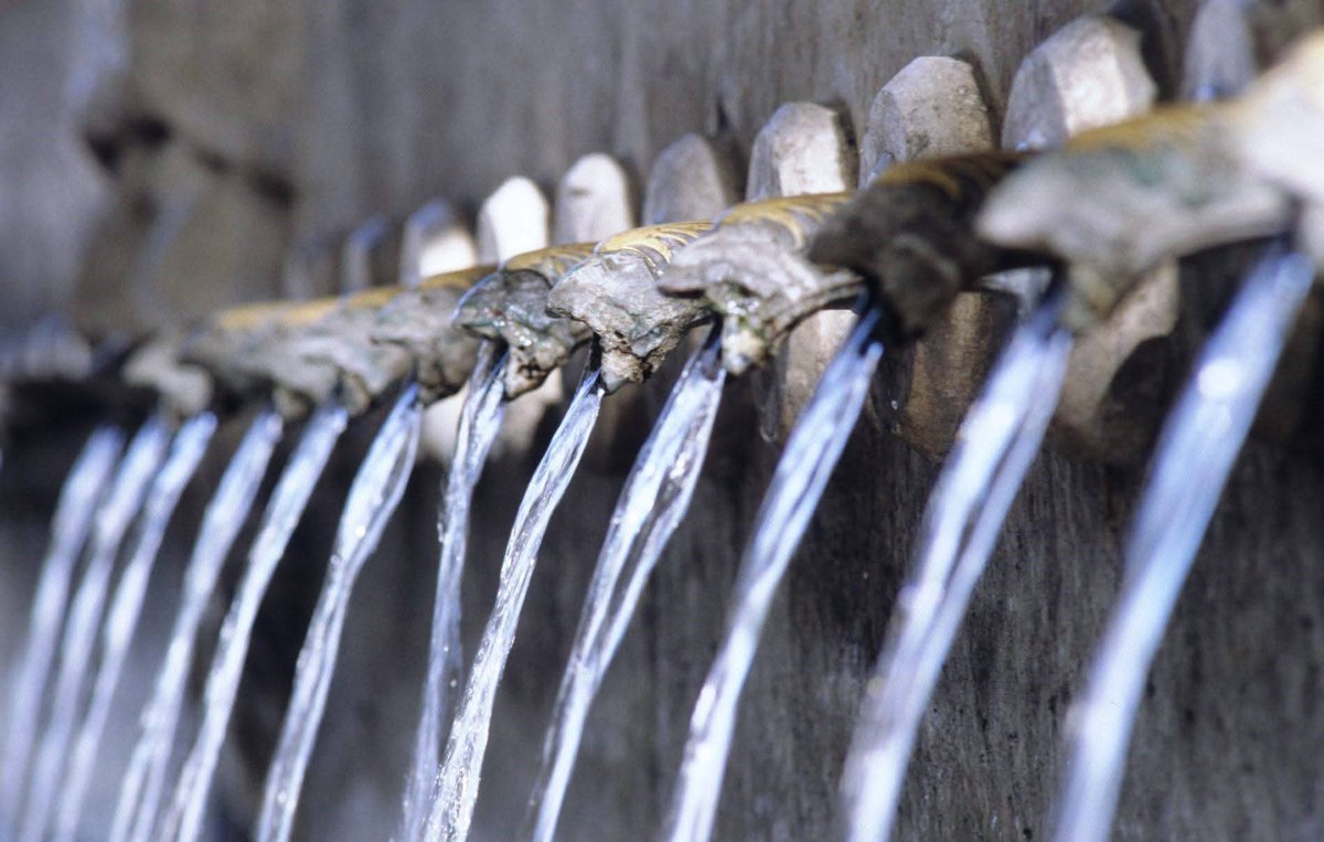 Carme la Socarrà (@socarrala) on Twitter photo Però el cas és que pense, que enyore, amb un enyor salvatge, Xàtiva, tot el seu discret resplendor, tota la seua gràcia, tota la seua capacitat per a suggerir un temps, un moment, uns noms.
Vicent Andrés Estellés “Obra periodística” Ed. Denes. 2003
📷Font dels 25 dolls, Xàtiva Però el cas és que pense, que enyore, amb un enyor salvatge, Xàtiva, tot el seu discret resplendor, tota la seua gràcia, tota la seua capacitat per a suggerir un temps, un moment, uns noms.
Vicent Andrés Estellés “Obra periodística” Ed. Denes. 2003
📷Font dels 25 dolls, Xàtiva