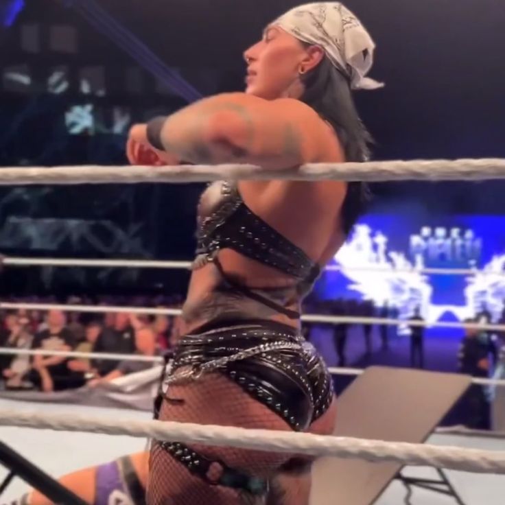 Front or back. Take your pick. 

<a href="/bigtimeattitude/">Consider yourself 𝑳𝒀𝑵𝑪𝑯𝑬𝑫.</a> gets both. ✨