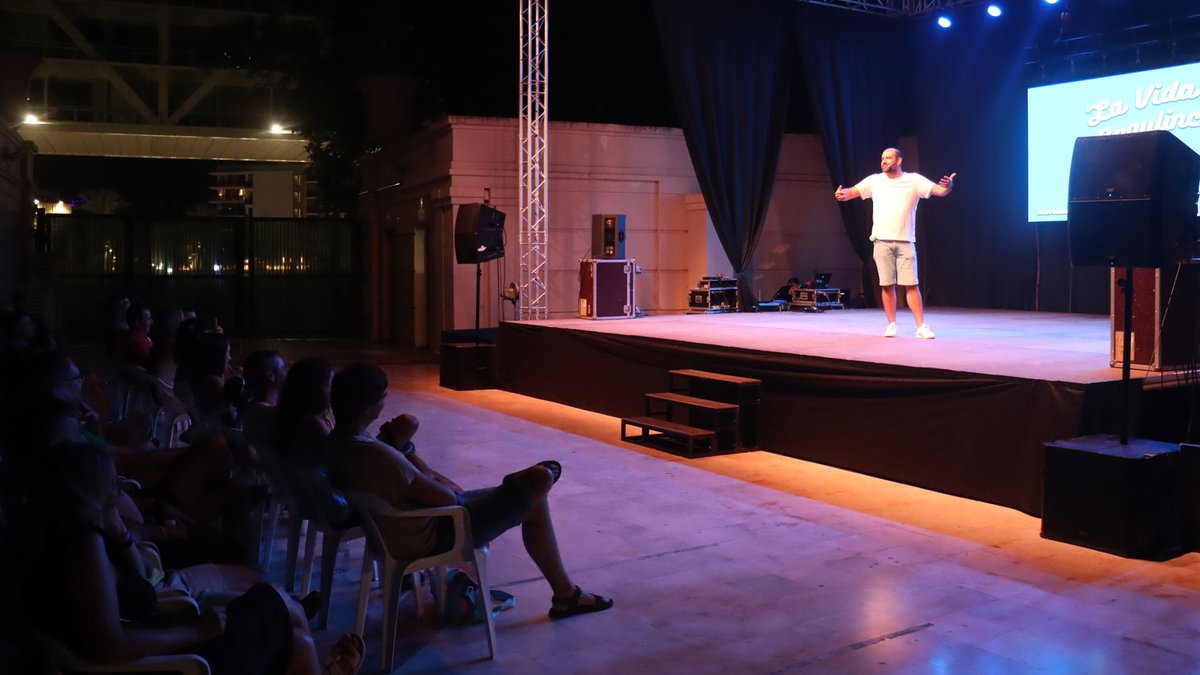 Unas 400 personas se dan cita en el Óscar Esplá para el show ‘La vida regulinchi’ de Daniel Fez

#Benidorm
#AyuntamientoBenidorm
#BenidormEsCultura

benidorm.org/es/noticias/un…
