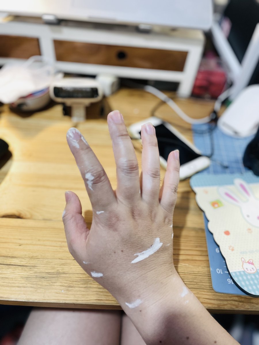 coconekos's tweet image. Yang males dari ngecat adalah ini… ga punya thinner pula, akhirnya tadi beli dulu

Btw seharian dada Coco sakit, mudah2an bukan gara-gara menghirup serbuk karat itu 😭

Udah berkarat bekas tikus pula… huhuhu