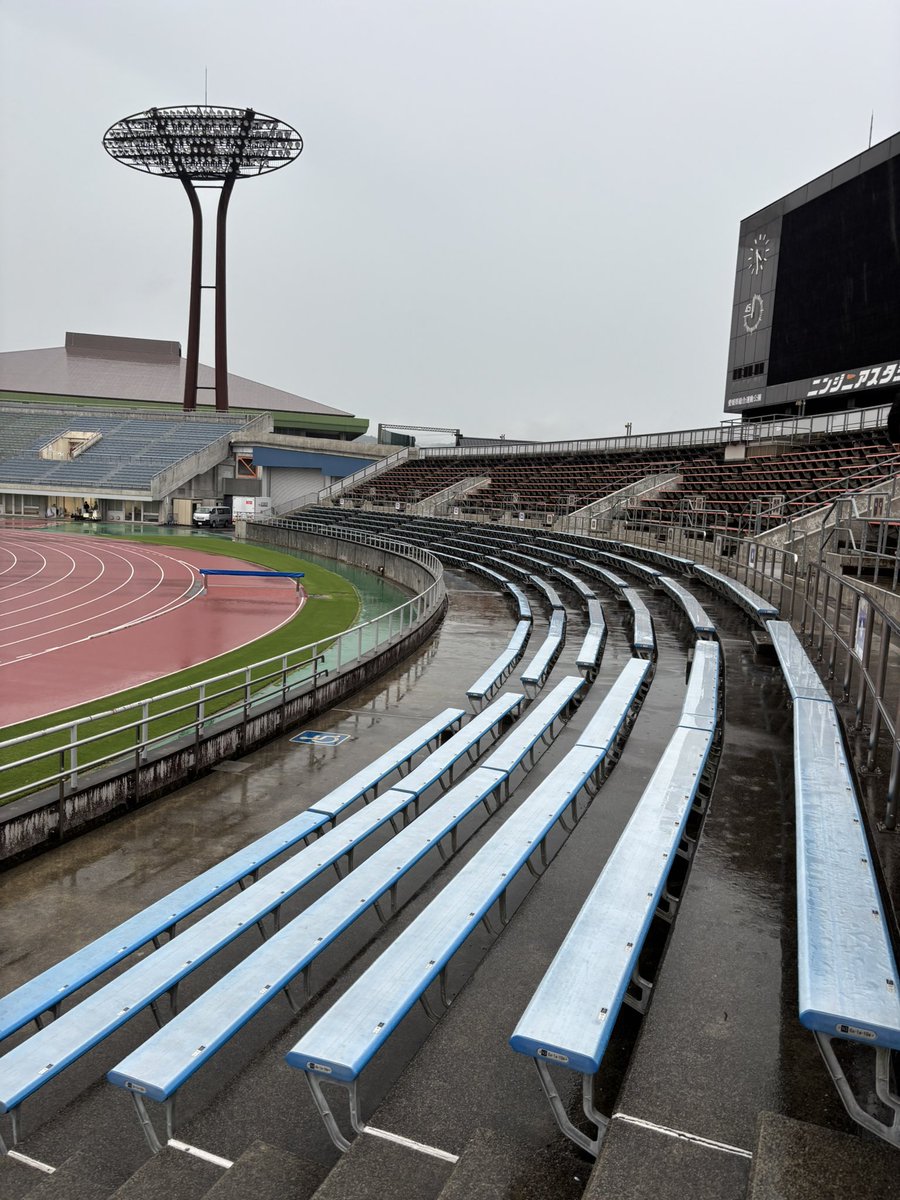 本日のアウェイ愛媛戦です

中心位置は画像のN4ブロックです。
入場後に密集して応援が出来るように呼びかけ等させて頂きます！

またFP入場後、新曲の発表と練習も行いますので集まったサポーターで密集して熱い応援で戦いましょう！

今日もよろしくお願いします！
#サガン鳥栖 #ONEHEART