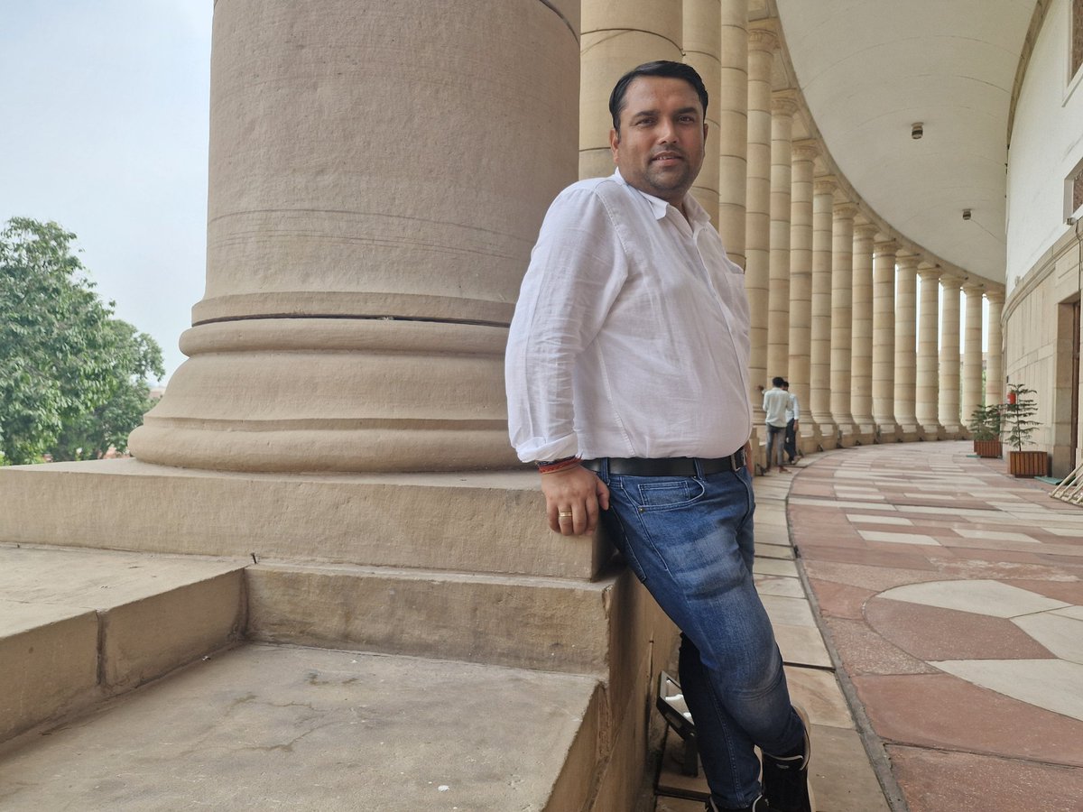 SumantJourno's tweet image. &quot;ना ढूंढ किरदार मेरा दुनिया की भीड़ में..
वफादार लोग अक्सर तन्हा ही रहते हैं&quot;..

#GoodMorning 
#sundayvibes 
#Reporterdiary 
#PositiveVibesOnly