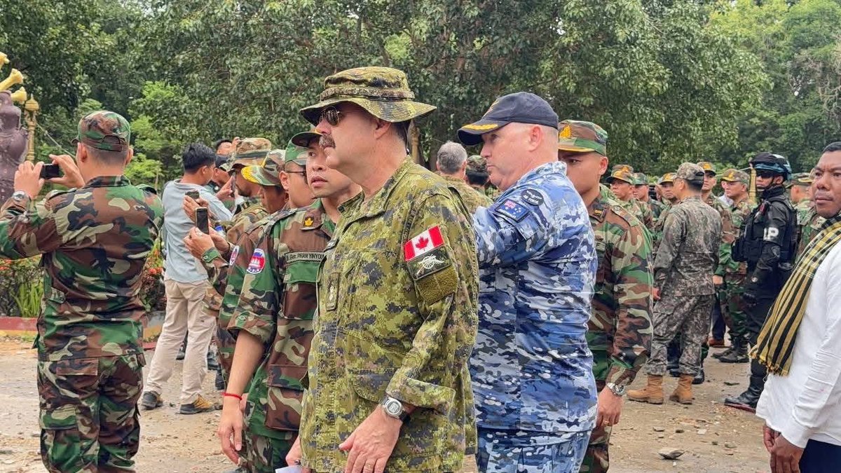 OBvlogs's tweet photo. On Sunday, August 10, 2025, the Foreign Military Subdivision of the Kingdom of Cambodia 

(MACPP), based in and outside Cambodia, visited Taman Senchey Pagoda and school to assess the current situation following Cambodia's involvement in the full ceasefire implementation. 

This visit included representatives from 9 countries and 14 individuals, such as Australia, the United Kingdom, Canada, China, France, Japan, South Korea, Laos, and Vietnam.