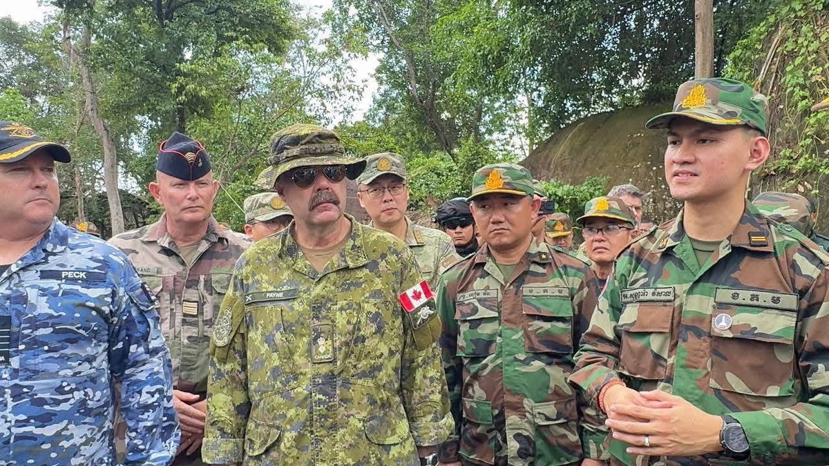 OBvlogs's tweet photo. On Sunday, August 10, 2025, the Foreign Military Subdivision of the Kingdom of Cambodia 

(MACPP), based in and outside Cambodia, visited Taman Senchey Pagoda and school to assess the current situation following Cambodia's involvement in the full ceasefire implementation. 

This visit included representatives from 9 countries and 14 individuals, such as Australia, the United Kingdom, Canada, China, France, Japan, South Korea, Laos, and Vietnam.
