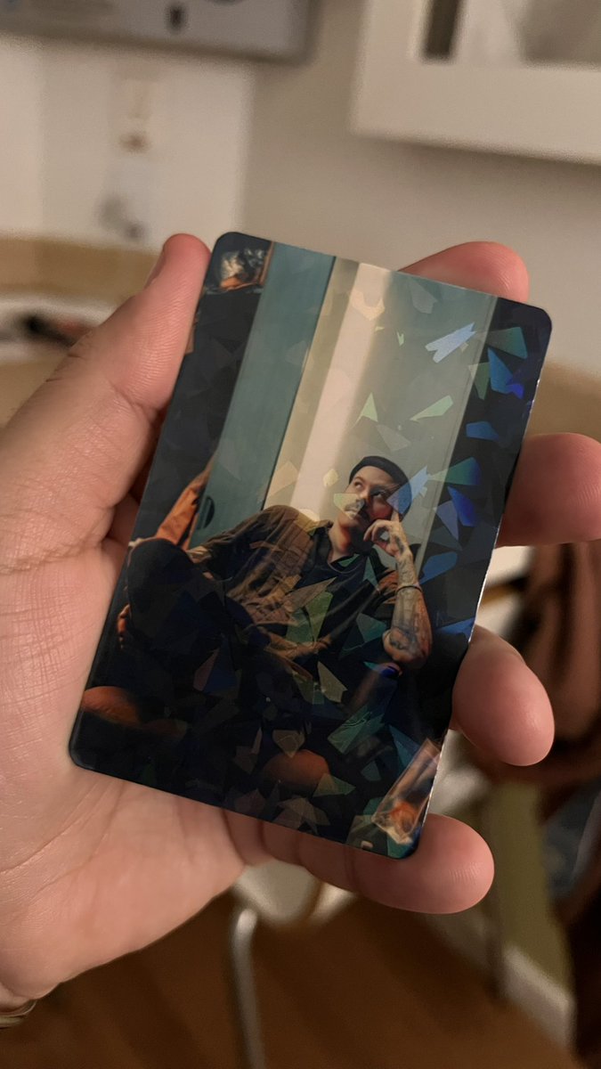 luluquita (@luizavlhn) on Twitter photo ganhei meu primeiro photocard da vida da <a href="/attlanntic/">isa ☂︎ jurídico cinturinha do II</a> e foi do landon 😭😭 ganhei meu primeiro photocard da vida da <a href="/attlanntic/">isa ☂︎ jurídico cinturinha do II</a> e foi do landon 😭😭