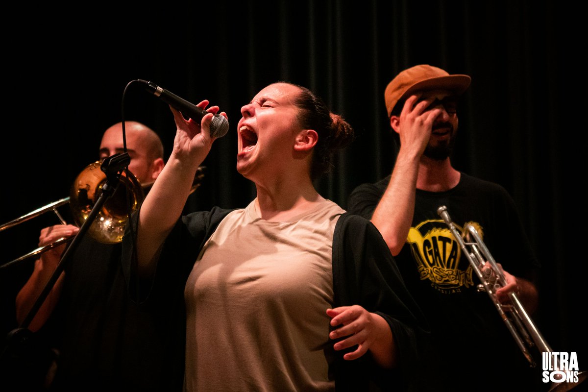 ULTRASONSalcora's tweet photo. Les fotos d'#ULTRASONS24 / Gata Brass Band - Paraíso
(11.10.2024 / ECO Les Aules [CS])
(12.10.25 / Saló Gòtic)
.
#MúsiquesEnVibració #GataBrassBand #Paraíso #primeràlbum #beatbox #brass #funk #jazz #vents #percussió #enèrgic #música #cultura #15aedició #SalóGòtic #lalcora https://t.co/gm0FTNbq0i