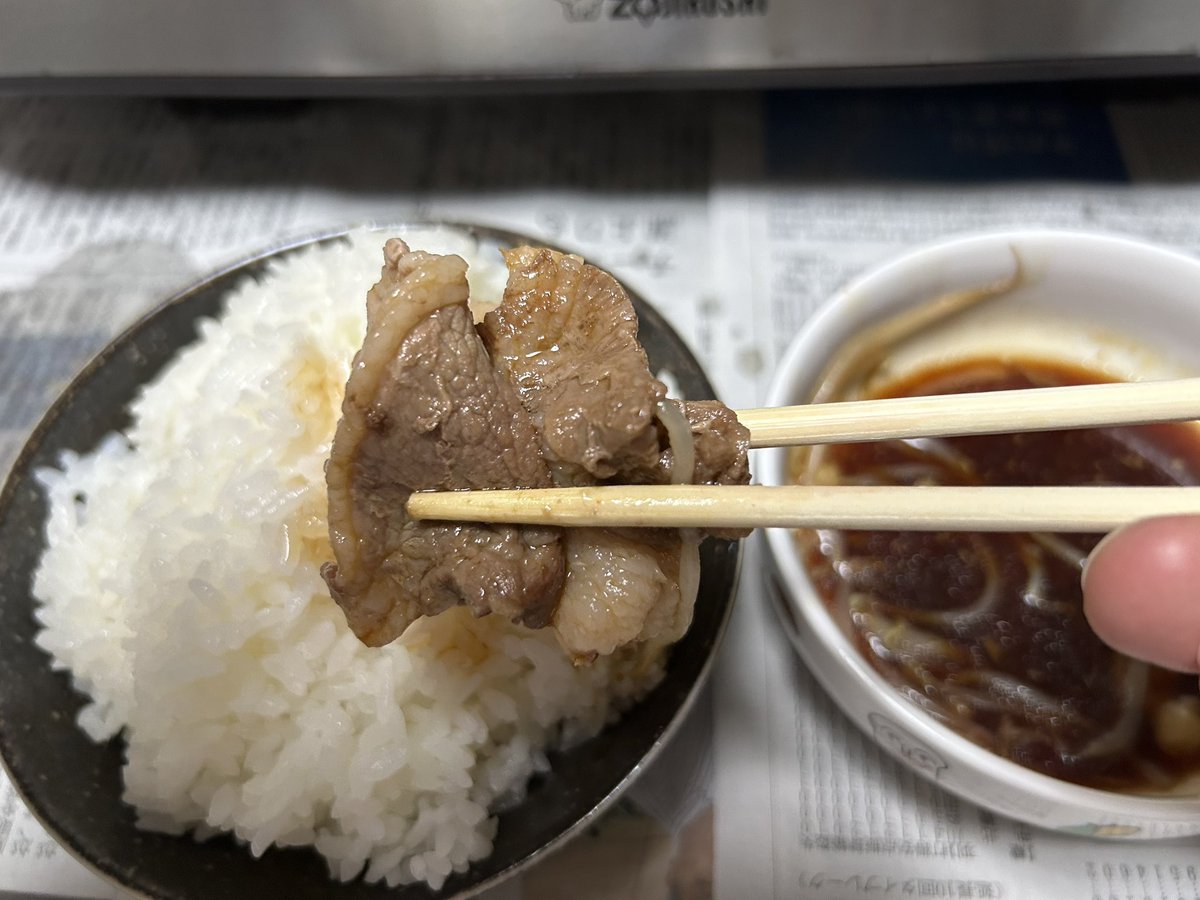 妻が「仕事頑張って」とジンギスカンにしてくれました❗️❗️😭😭
美味い〜😭😭
ありがとう妻😭😖🙇🏻
お酒は金曜日まで我慢😣
いただきます☺️