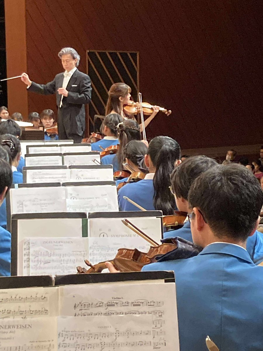 jescmusic's tweet photo. MBCユースオーケストラ× #廣津留すみれ ツィゴイネルワイゼン🎻
子どもたちのリハーサルから本番にかけての進化には驚きでした😳
アンコールは、J.S.バッハ：パルティータ第3番よりガボットとロンド〜ご当地限定茶碗蒸しバージョン〜✨
#霧島国際音楽祭 https://t.co/y8S3VIVSg3