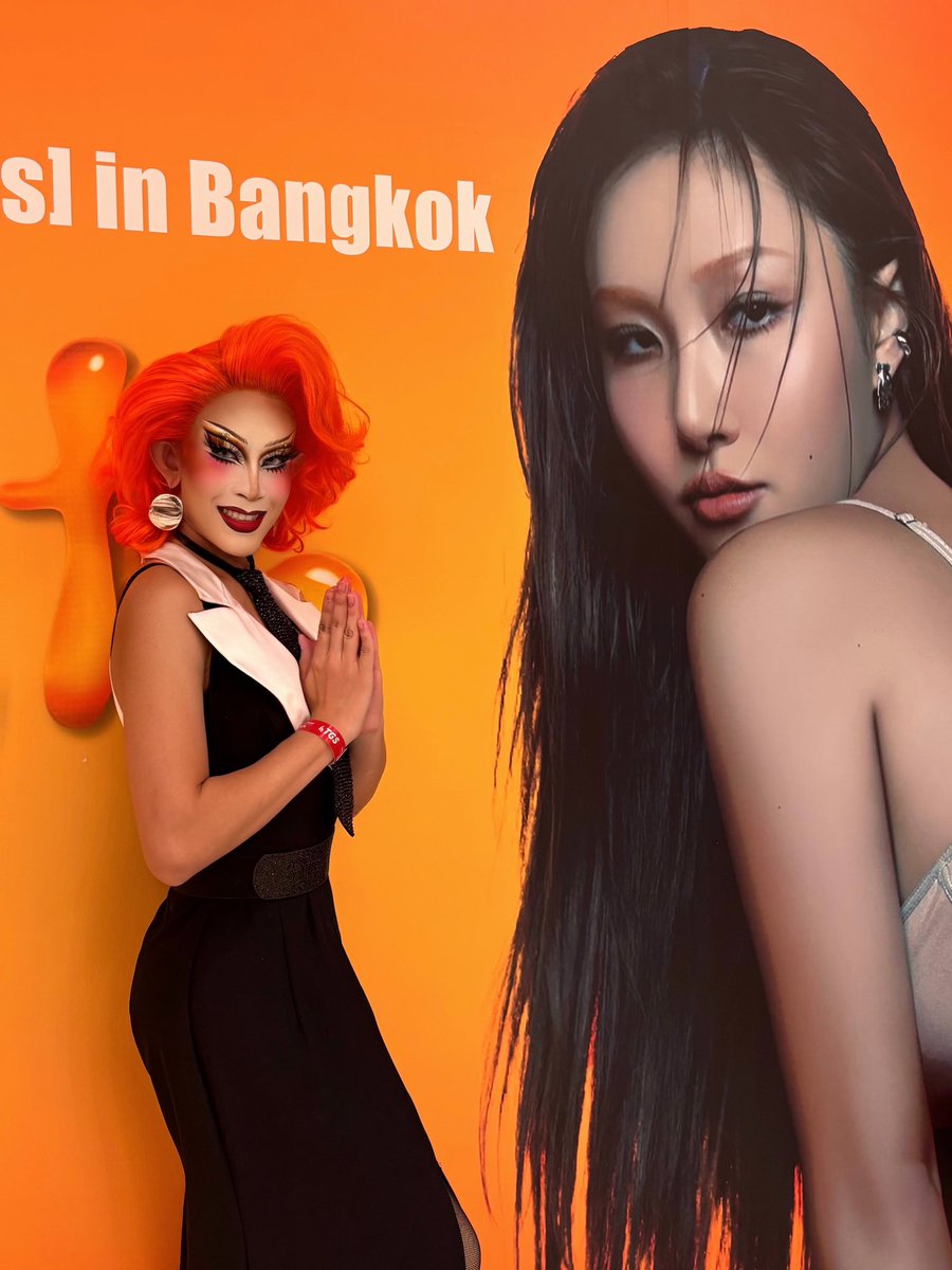 theshortgunn's tweet image. You’re the very first reason I ever came to a concert! with My Drag 🧡
แม่เห็นหนูหน่อยนะ 🥺
#HWASA_Twits_BKK #Hwasa