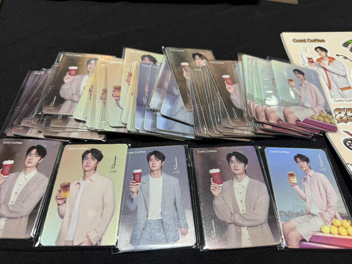 กิจกรรมดีดีจากน้องๆ Cotti Coffee  วันที่ 10
เฉพาะคนลงทะเบียนในงานเท่านั้น

บอกทีภายในงานมีเครื่องดื่ม Cotti Coffee เมนูอะไรบ้าง แล้วเมนูที่เลือกอร่อยมากแค่ไหนน๊า~💚

พร้อมติดแฮชแท็ก 
#WYB85area_YIBO 
#CottiCoffee_TheShoppes 
#WangYibo 
#WangYibo_CottiCoffee

50 รางวัล💚