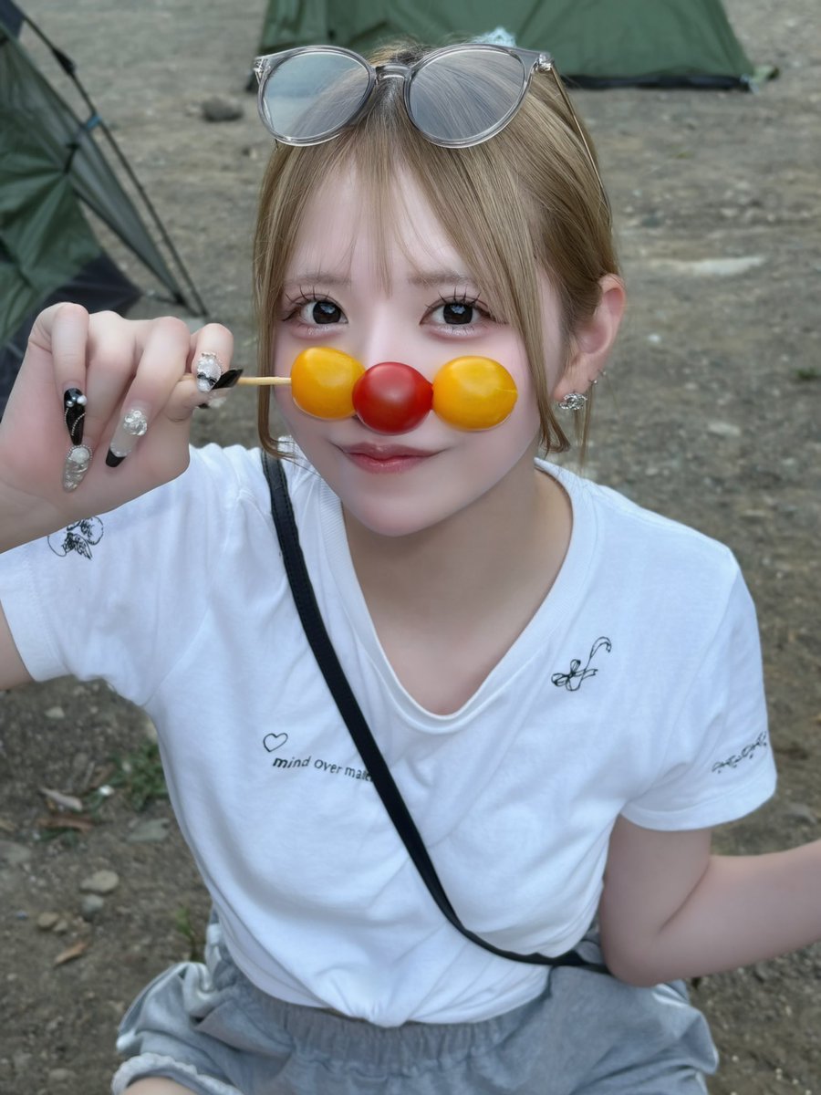 iPhoneノーマルカメラで撮ってからMeituのフラッシュ加工したらめちゃくちゃ綺麗なのでオススメ🍅