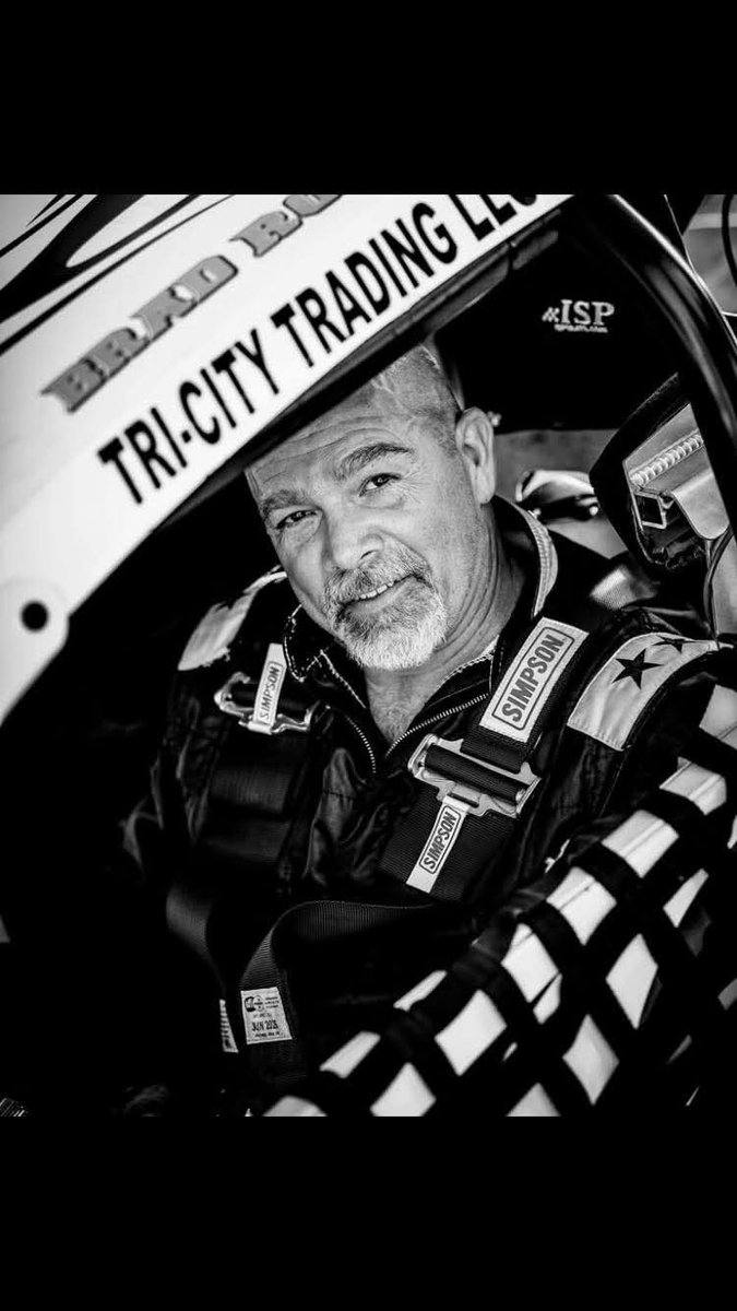 LastLapInsider's tweet image. Tonight at #BowmanGrayStadium, #WinstonSalam #NC native #RobbieBrewer suffered a heart attack during a race, resulting in his car slamming the wall. He was rushed to the hospital, where he passed away. My condolences to his family and the whole #BowmanGray community. 🙏

#NASCAR