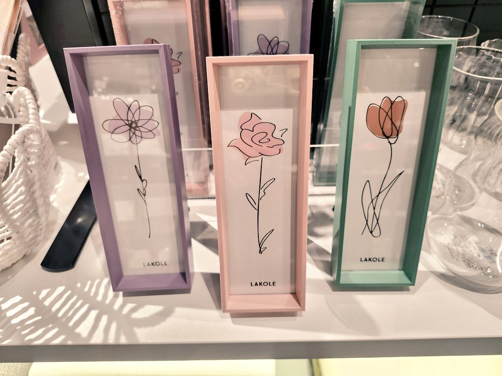 左からゆかあ～のち
ラベンダーカラーはかしゆか商店ぽさあるしミントグリーンはネビュラ制服に見えてくる(病気)