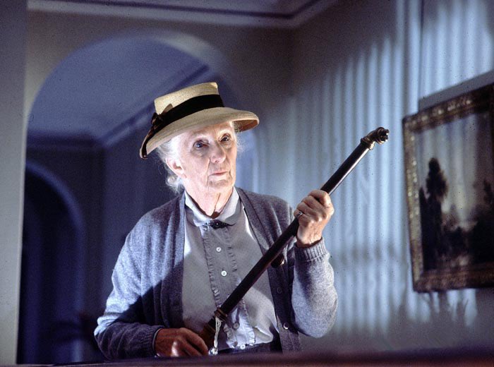 Wonderful  #joanhickson as Miss Marple intercepting Dr James Kennedy at the climax of Sleeping Murder 😴with a good blast of weedkiller! Great viewing on a Saturday night from <a href="/BBCFOUR4/">BBCFOUR</a> #missmarple #agathachristie <a href="/JoanHicksonFans/">Joan Hickson Fans</a> <a href="/agathachristie/">Agatha Christie</a>