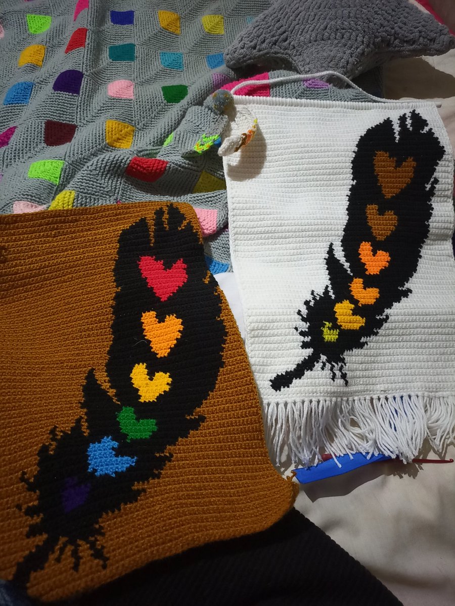 This tapestry crochet wall hanging was too gorgeous I had to recreate it for my blanket 🤗💃🏾

No two piece are the same.

And I accept love of all sizes, colors...cos love is love. 🤗

#TapestryCrochet #crochettapestry #crochetart #handmade