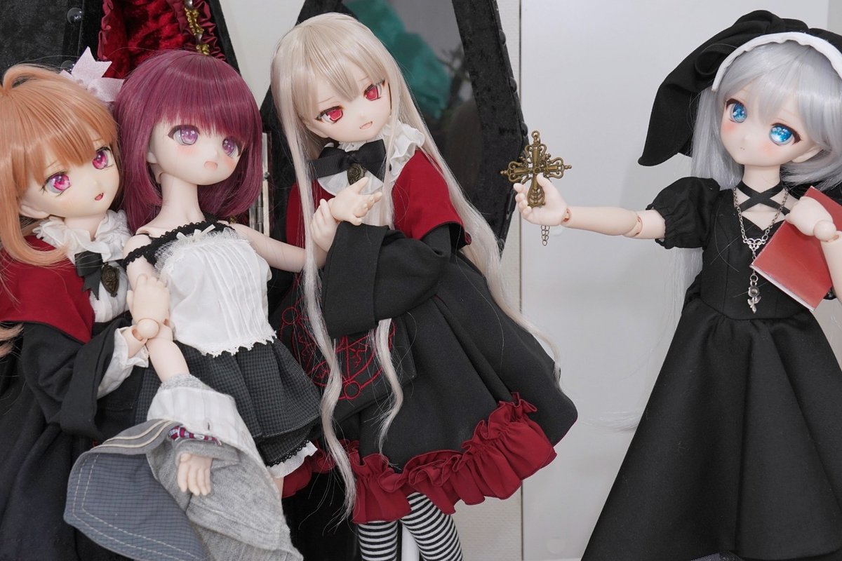 邪悪な吸血鬼どもめ！おねーちゃんから離れなさい！！✟