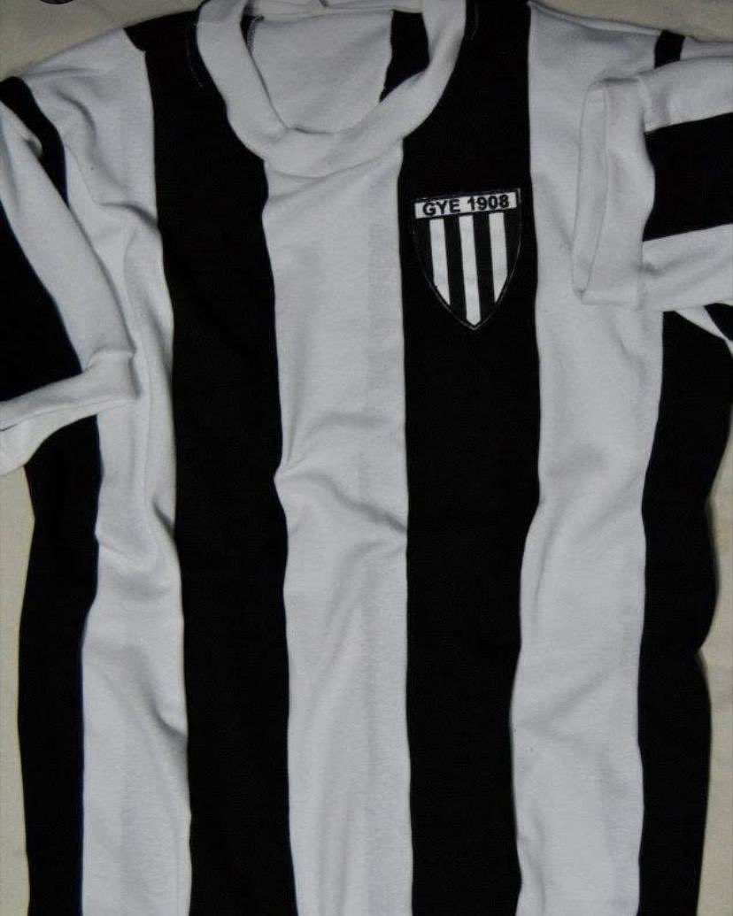 Más que una camiseta 🖤🤍