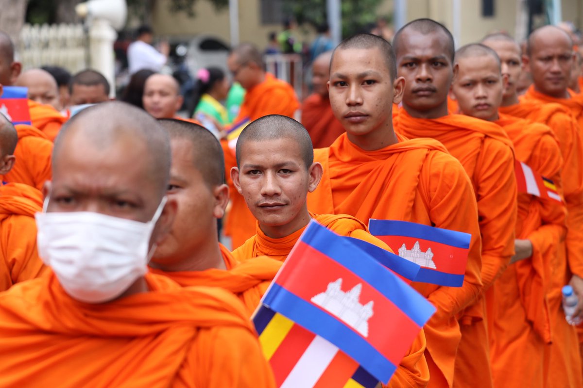 On the afternoon of August 10, a total of 2,569 Buddhist monks will embark on a Peace Dharma Walk to: Receive alms for the call to uphold a permanent ceasefire between Cambodia and Thailand; Receive alms for the call to the Thai side to release the 18 Cambodian soldiers; and