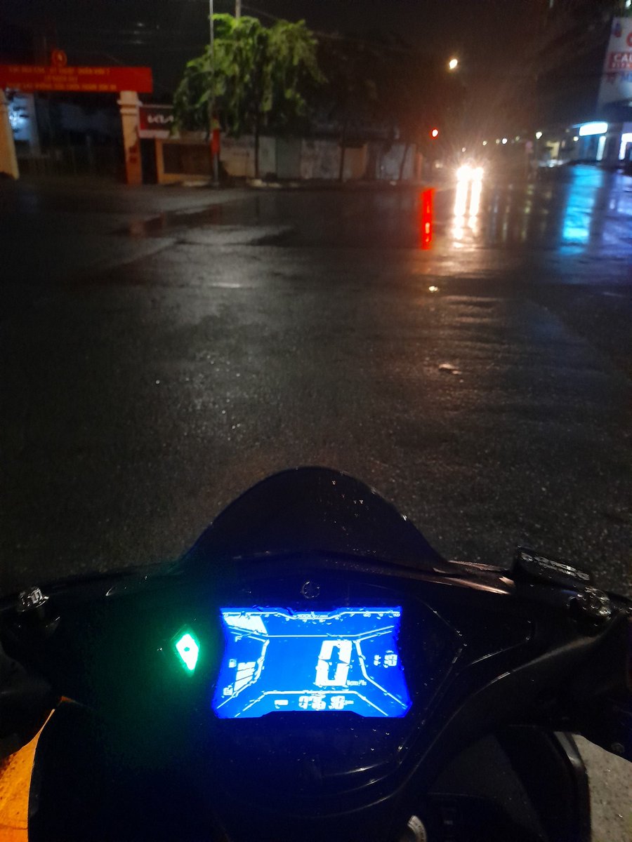 thinhbicu0901's tweet photo. Sg là nơi khiến tui mún rời xa nó https://t.co/Wi0IRT6Svh