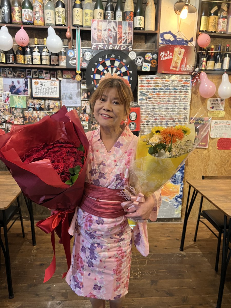 🎉✨ 本日8月10日
母・城間恵子が62歳の誕生日を迎えました！
これも皆さまの温かいご支援のおかげです。
心より感謝申し上げます。
これからも 城間恵子 と あしびばー武c をよろしくお願いいたします😊