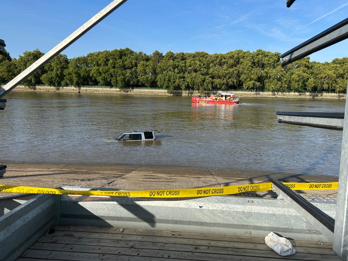 TheRealLondonRC's tweet photo. Members are reminded not to park outside the Club, as it interferes with crews going afloat. https://t.co/mTIB4H47Z3