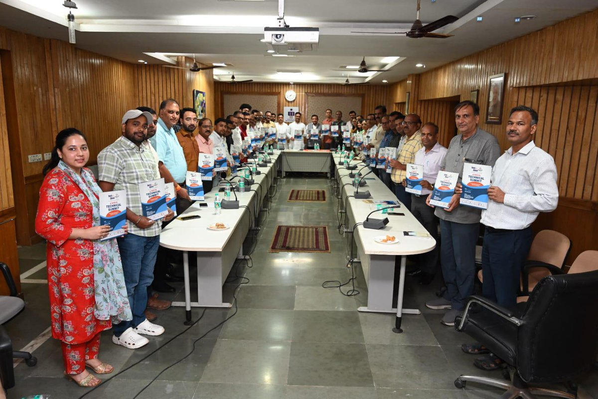 MpcstBhopal's tweet photo. 12-14 सितंबर तक ABVIIITM, ग्वालियर में आयोजित होने जा रहे "टेक फॉर सेवा" के ब्रोशर का विमोचन #MPCST के DG, डॉ अनिल कोठारी जी, क्षेत्रीय संगठन मंत्री, श्री विवस्वान जी, विज्ञान भारती ग्वालियर के अध्यक्ष डॉ एसएन सिंह व विज्ञान भारती के स्थानीय कार्यकर्ता की उपस्थित में किया गया। https://t.co/55ogyiiJjj