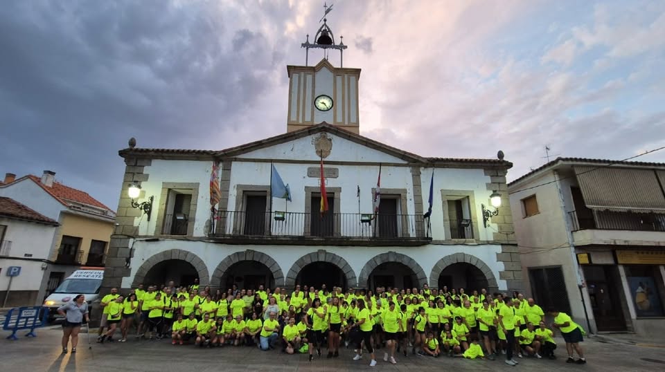 Marcha nocturna al mirador estelar de El Tiemblo avilared.com/art/86034/marc…