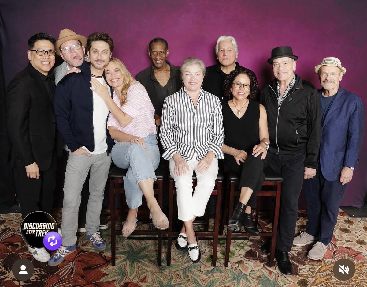 Team Voyager the entire crew at STLV 2025 still looking great picture from instagram 
#TeamStarTrekVoyager2025 
#CastCrewStarTrekVoyager 
#STLV #StarTrekVoyager