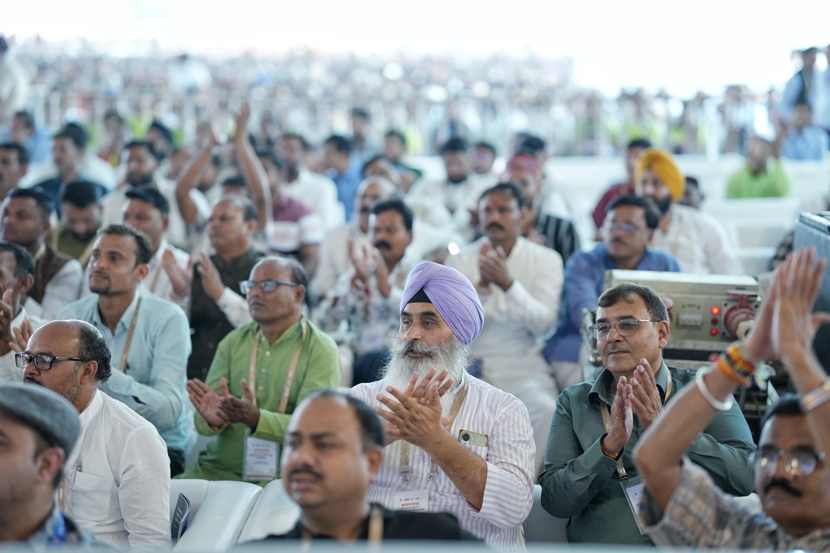 Dr Mohan Yadav (@drmohanyadav51) on Twitter photo рд░реЛрдЬрдЧрд╛рд░ рд╡рд░реНрд╖ 2025 рдХреЗ рдЕрдВрддрд░реНрдЧрдд рдорд┐рд▓реА рдордзреНрдпрдкреНрд░рджреЗрд╢ рдХреЛ рдРрддрд┐рд╣рд╛рд╕рд┐рдХ рд╕реМрдЧрд╛рдд...
рджреЗрд╢ рдХреЗ рдпрд╢рд╕реНрд╡реА рд░рдХреНрд╖рд╛ рдордВрддреНрд░реА рд╢реНрд░реА <a href="/rajnathsingh/">Rajnath Singh</a> рдЬреА рдиреЗ рд░рд╛рдпрд╕реЗрди рдХреЗ рдЧреНрд░рд╛рдо рдЙрдорд░рд┐рдпрд╛ рдореЗрдВ 60 рд╣реЗрдХреНрдЯреЗрдпрд░ рд╕реЗ рдЕрдзрд┐рдХ рднреВрдорд┐ рдкрд░ тВ╣1800 рдХрд░реЛрдбрд╝ рдХреА рд▓рд╛рдЧрдд рд╕реЗ рдирд┐рд░реНрдорд┐рдд рд╣реЛрдиреЗ рд╡рд╛рд▓реА рдмреНрд░рд╣реНрдорд╛ рдкрд░рд┐рдпреЛрдЬрдирд╛ (BEML Rail Hub for Manufacturing) рдХрд╛ рднреВрдорд┐рдкреВрдЬрди рд░реЛрдЬрдЧрд╛рд░ рд╡рд░реНрд╖ 2025 рдХреЗ рдЕрдВрддрд░реНрдЧрдд рдорд┐рд▓реА рдордзреНрдпрдкреНрд░рджреЗрд╢ рдХреЛ рдРрддрд┐рд╣рд╛рд╕рд┐рдХ рд╕реМрдЧрд╛рдд...
рджреЗрд╢ рдХреЗ рдпрд╢рд╕реНрд╡реА рд░рдХреНрд╖рд╛ рдордВрддреНрд░реА рд╢реНрд░реА <a href="/rajnathsingh/">Rajnath Singh</a> рдЬреА рдиреЗ рд░рд╛рдпрд╕реЗрди рдХреЗ рдЧреНрд░рд╛рдо рдЙрдорд░рд┐рдпрд╛ рдореЗрдВ 60 рд╣реЗрдХреНрдЯреЗрдпрд░ рд╕реЗ рдЕрдзрд┐рдХ рднреВрдорд┐ рдкрд░ тВ╣1800 рдХрд░реЛрдбрд╝ рдХреА рд▓рд╛рдЧрдд рд╕реЗ рдирд┐рд░реНрдорд┐рдд рд╣реЛрдиреЗ рд╡рд╛рд▓реА рдмреНрд░рд╣реНрдорд╛ рдкрд░рд┐рдпреЛрдЬрдирд╛ (BEML Rail Hub for Manufacturing) рдХрд╛ рднреВрдорд┐рдкреВрдЬрди