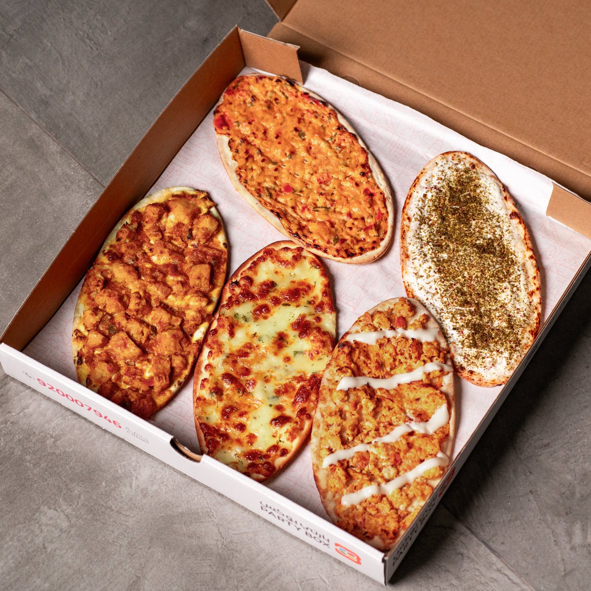 مو صنف واحد... نكهات متنوعة ترضي كل الأذواق 😋
صفيحتك المفضلة؟ أكيد بتلاقيها عندنا!
#معجنات #بارتي_بوكس