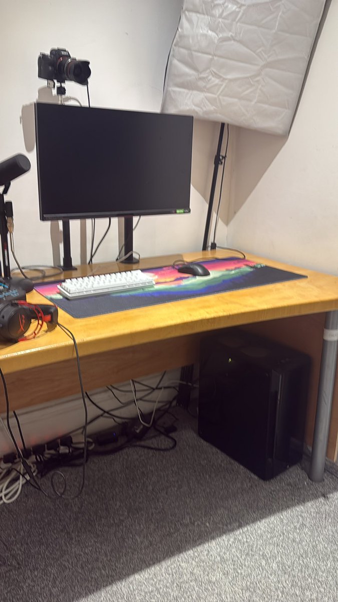 Selling my streaming PC, mic, monitors, GoXLR etc

Going to be doing everything from my laptop from now on

Also have a FULL PODCAST SETUP if anyone wants to buy (mics and wires and the box to connect it to PC)