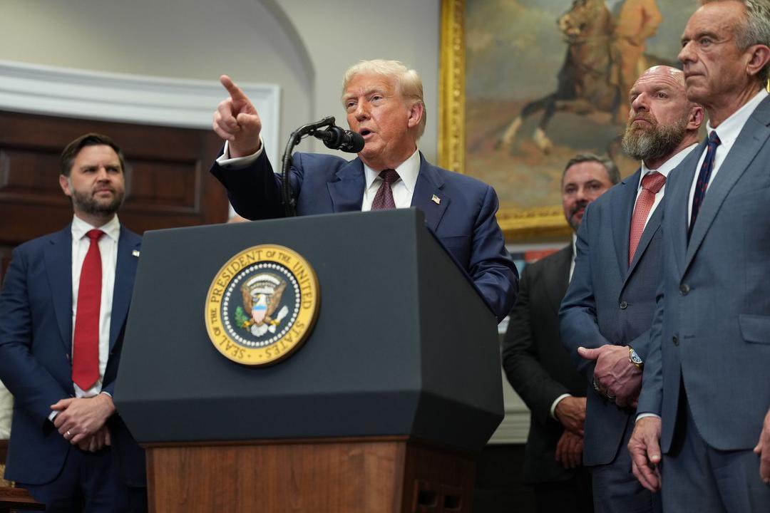 Trump właśnie robi Ukrainie Jałtę, która odbędzie się na Alasce. Jako Polacy możemy się cieszyć, że tym razem nie na nas trafiło. Nowa Jałta/Alaska i tolerancja wielkich mocarstw dla żydowskiego ludobójstwa jasno pokazują, że światowy układ jest stabilniejszy niż nam się wydaje,