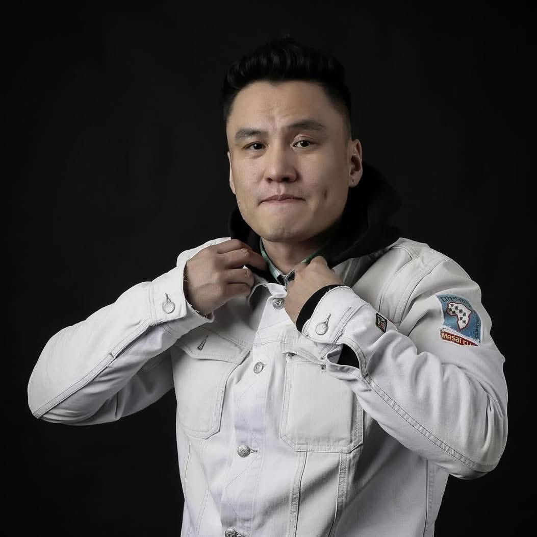 Санал 1 бна 
Хөтлөгч Р. Нямбаяр: 10-н жил малчин хийсэн айлын нэг хүүхдийг их сургуульд үнэгүй сургах юм байна. Арван жил өдөр шөнөгүй үзлэг оношилгоо, хагалгаа хийж эрдэнэт хүний амь авардаг эмч сувилагчийн нэг хүүхдийг бас үнэгүй сургаж болох уу?