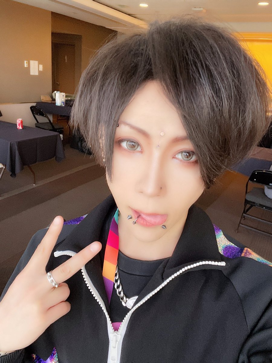 エドモントンは午前2時　なんだか眠れない

It's 2 a.m. in Edmonton.
I can't sleep for some reason.