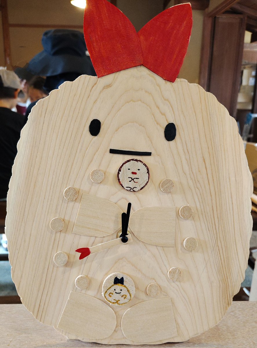 工作教室で🍤🕚
想像を遙かに上回るクオリティの物が出来たから見て！
ﾎﾒﾃ ﾎﾒﾃ(*^^*)