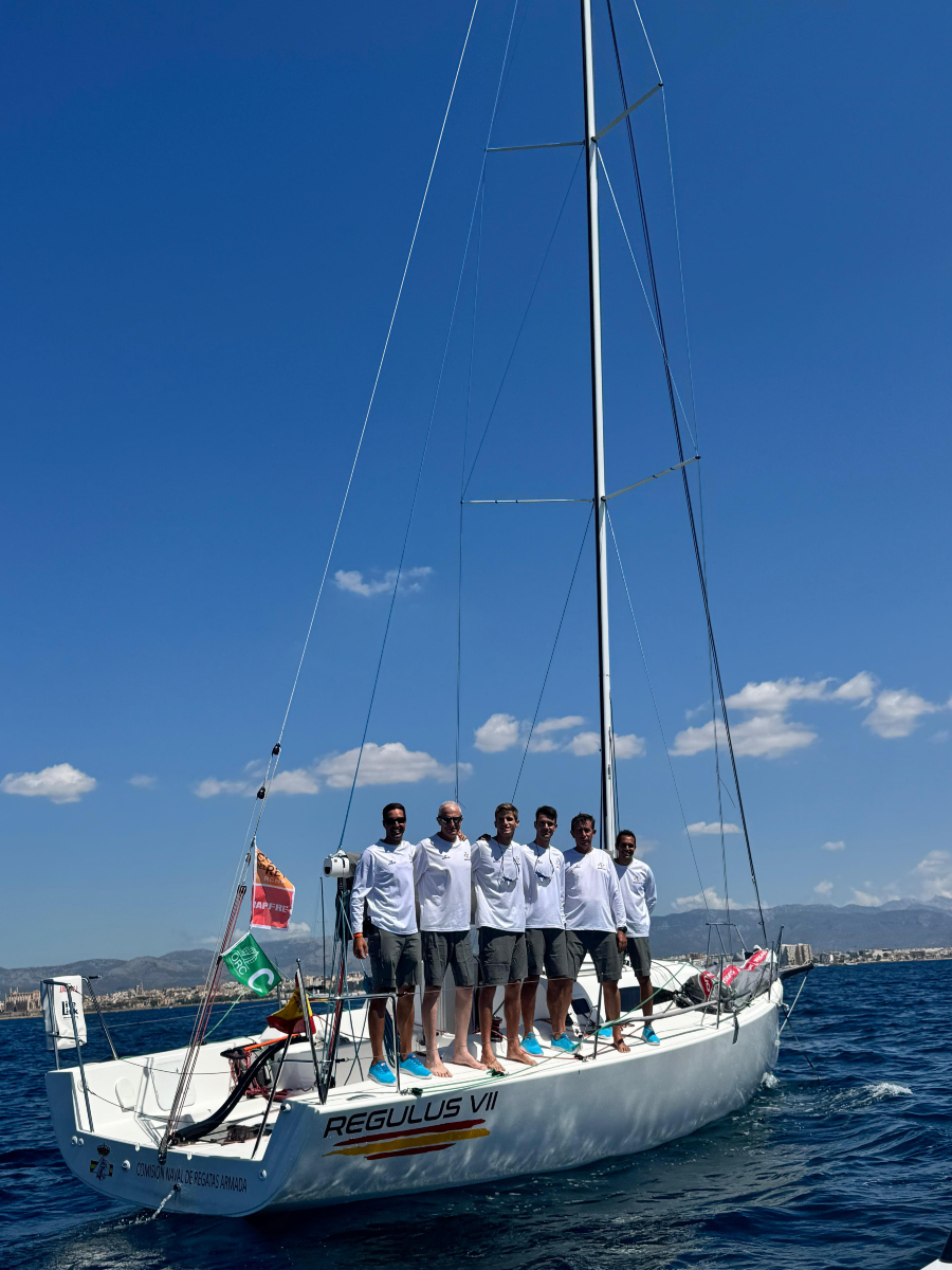 Armada_esp's tweet photo. Nada menos que con tres embarcaciones estuvimos presentes en la Copa del Rey de Vela. El #RegulusI y #RegulusVII, junto con el #Aifos, el barco insignia, han competido al máximo nivel en esta prestigiosa cita internacional demostrando la importancia de la vela en la Armada. https://t.co/bHJYMQ2aoC