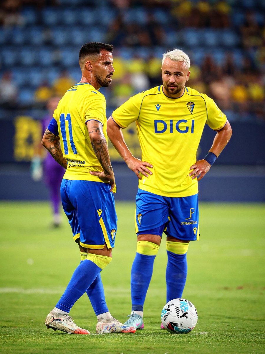 suso30oficial's tweet photo. Hogar dulce hogar.. 🏠 

Semana de ilusión, semana de liga.

🟨🟦 https://t.co/mFnO95EO57