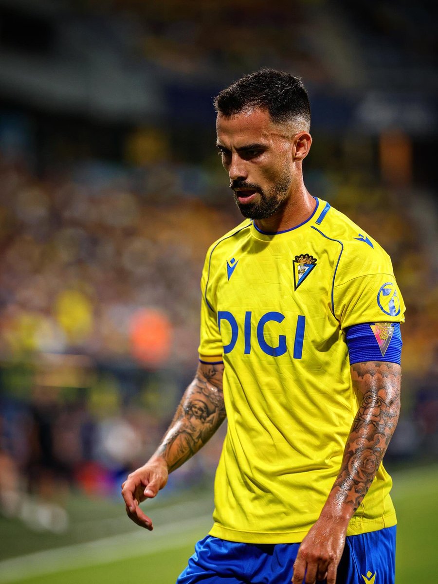 suso30oficial's tweet photo. Hogar dulce hogar.. 🏠 

Semana de ilusión, semana de liga.

🟨🟦 https://t.co/mFnO95EO57