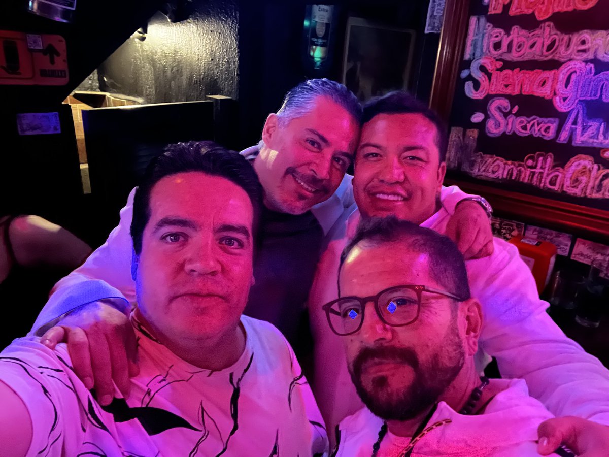 charliedelvalle's tweet image. FETE EN BLANC 👨🏻‍🦳👩🏼‍🦳 - Jalisco is Trendy 🥇 #MAZAMITLA 🇲🇽 Fundación Honoris Causa Internacional 🏆  #FHCI 🇲🇽