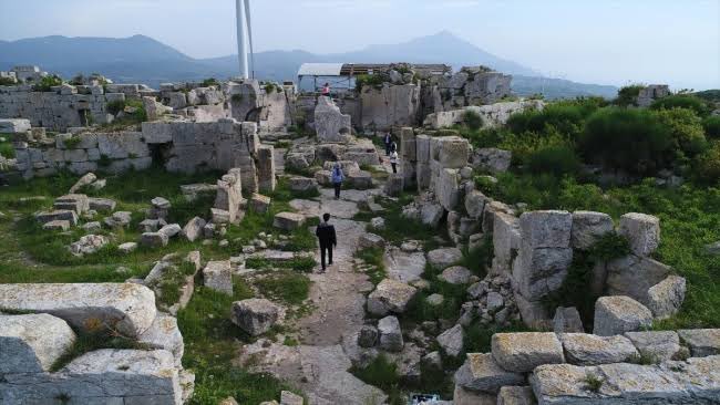 antakyapedia's tweet photo. Hatay’ın tarihine ve doğasına yapılacak bir ihanet daha.

St. Simon Manastır yanına taş ocağı kuruluyor. 

Bilerek değilse neden ? 

#hatay https://t.co/YlurQy8KaW
