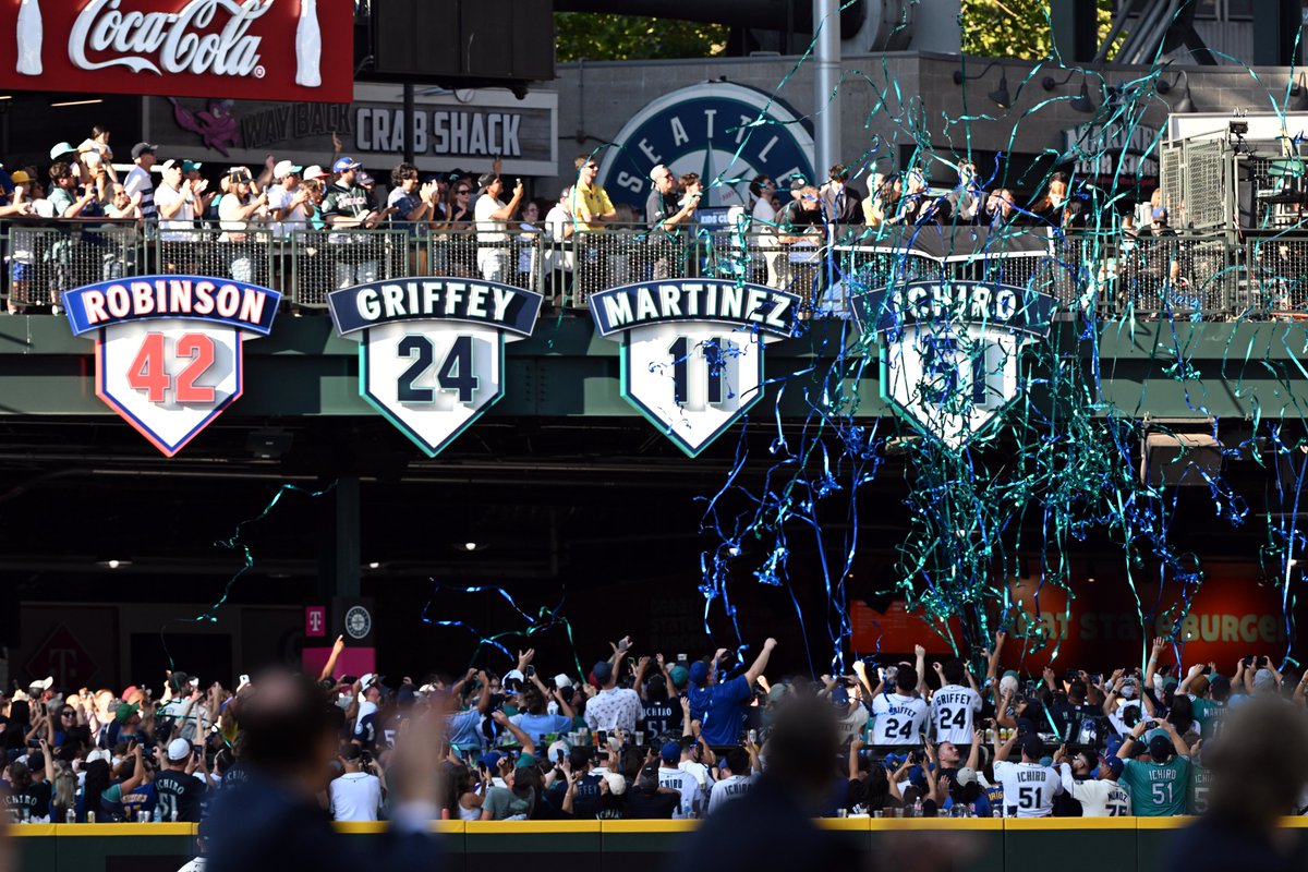 イチロー の殿堂入りセレモニーが執り行われ、背番号『51』が正式に