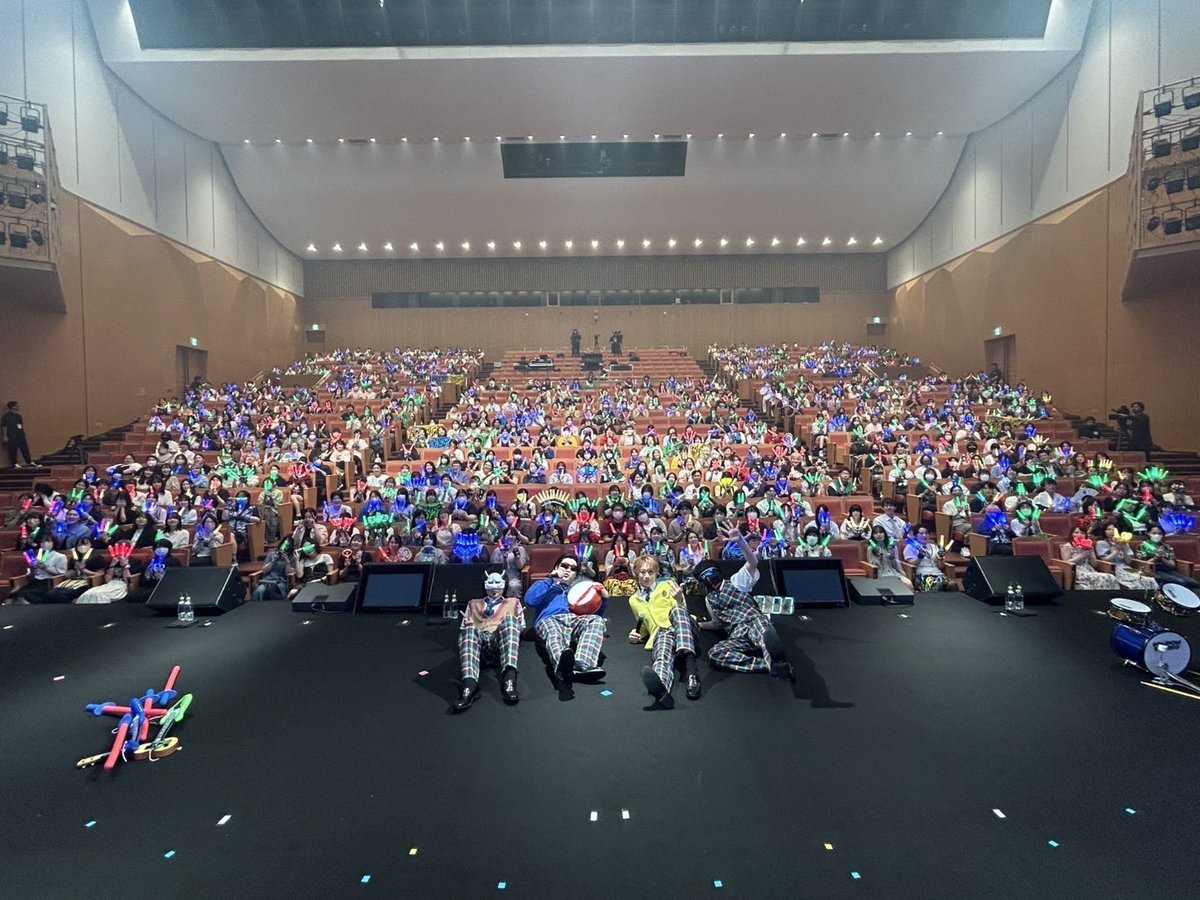 MSSP学園全国ツアー２日目！
福岡公演の昼の部ありがとうございましたー！！！
天気が悪い事なんて感じないくらい楽しかった！

でも、超ヤバイくらいの大雨で来れない方も多いみたいです！
なので本当に気をつけて会場には来てぐだざい"！！！！
夜の部来る方は気をつけて！ほんとに！