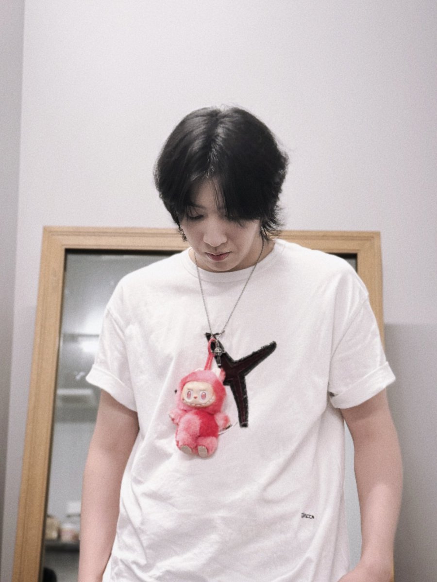 #우석OnAir 

우석 : 이 인형 이름이 뭐예요?

#정우석 #jungwooseok #우석 #wooseok #언디파인드 #UNDFND