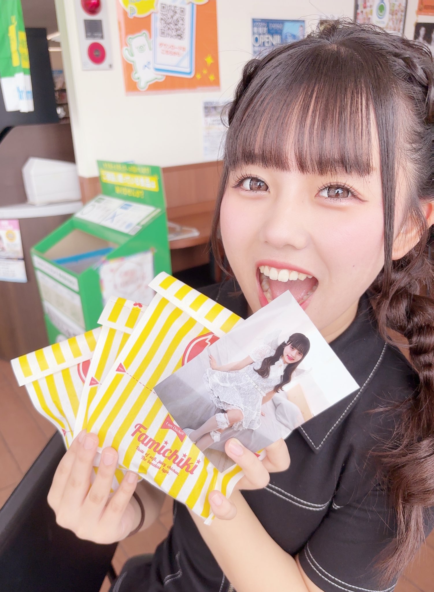 ファミチキ flk042119 Amazon.co.jp: 《明日 》 ファミチキ サコッシュ ポーチ