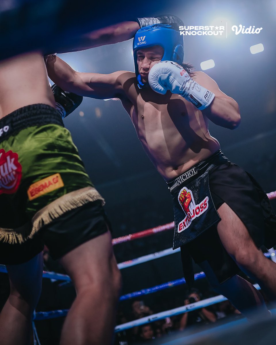 @Raditya_116 Tangan kirinya Jepri berkhianat cuk, malah nonjok komuk sendiri 😭