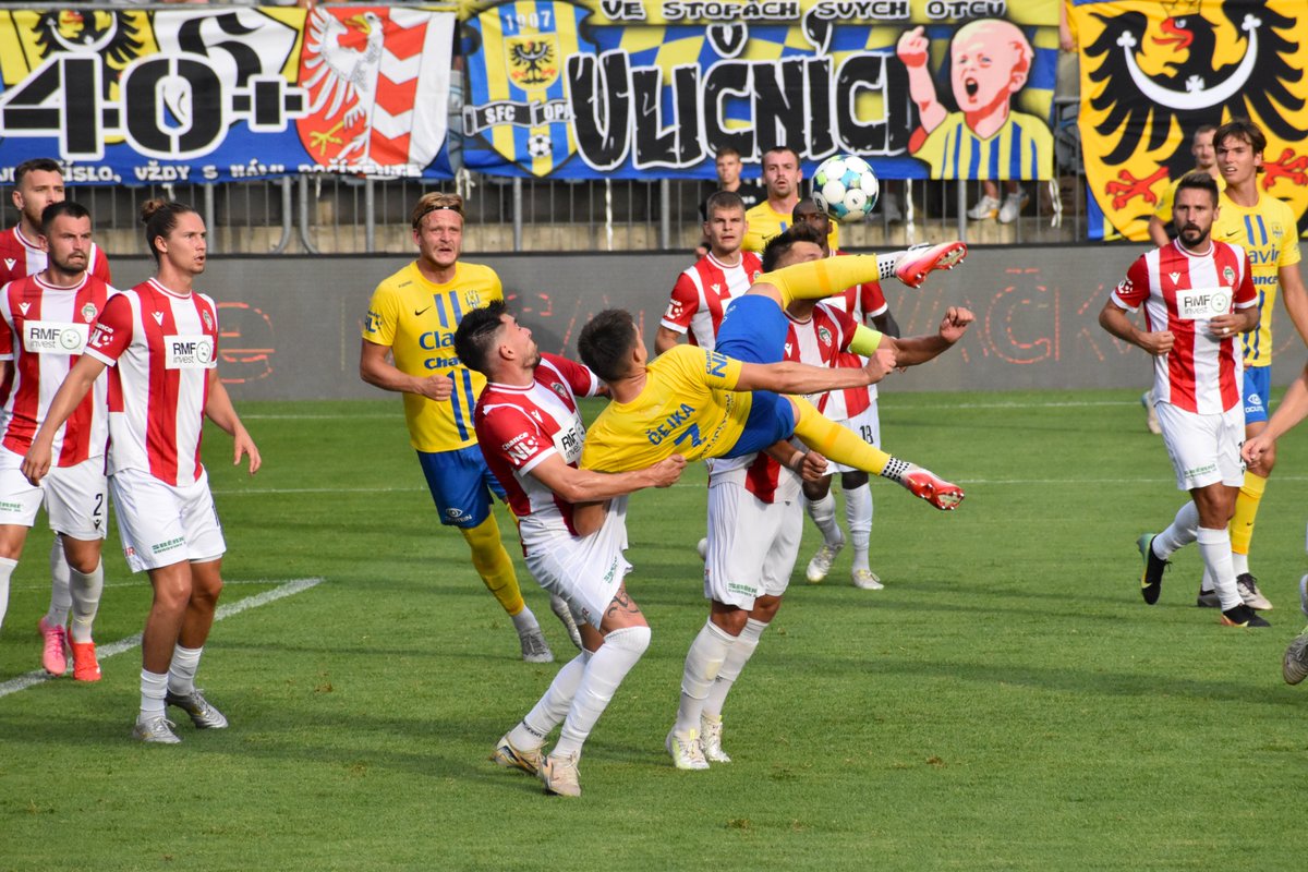 fkvz1903's tweet photo. K nedělnímu dopoledni několik fotek ze včerejší bitvy ⤵️
📷 Tomáš Závěšický
#SFCZIZ #fotoreport https://t.co/JbULd0XPnU