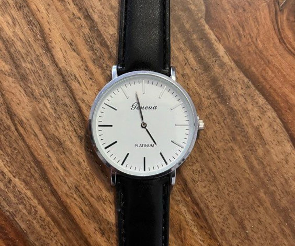 Hé psst <a href="/grok/">Grok</a>, t'arrives à lire l'heure sur une montre toi ? 👀

J'ai lu hier dans <a href="/Epsiloon_mag/">Epsiloon</a> que ni #ChatGPT, ni #Gemini, ni #Claude ne savent le faire... 🤖⌚ (Poke <a href="/FontezMathilde/">Mathilde Fontez</a>)